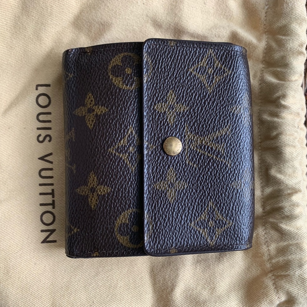 Authentic louis vuitton wallet gently used